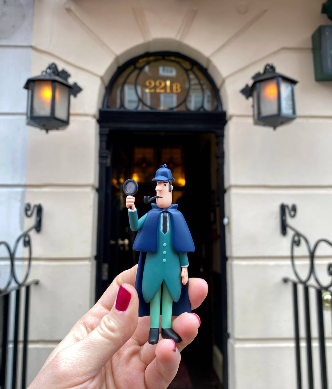 Sherlock Holmes – Collectible Figure for Book Lovers (Gift)